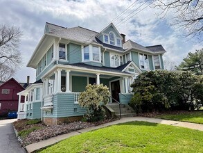 Building Photo - 114 Church St