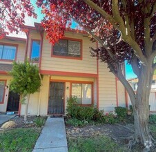 Building Photo - 3Bed/2.5 Bath condo in Union City, Pet Neg...