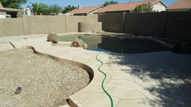 Building Photo - Brookside Village 3 Bed 2 Bath!
