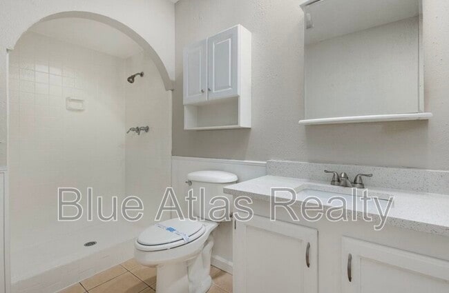 Building Photo - 2614 Crestmoor Ct