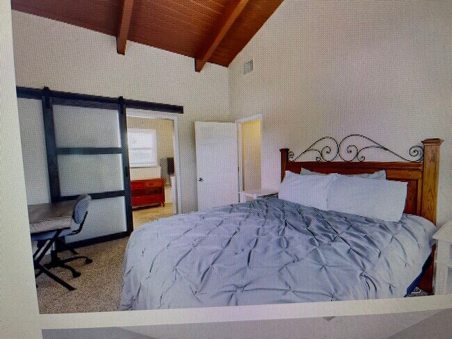 Building Photo - 6410 Lincoln Rd