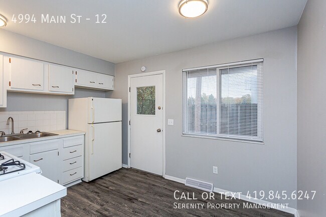 Building Photo - 4994 Main St