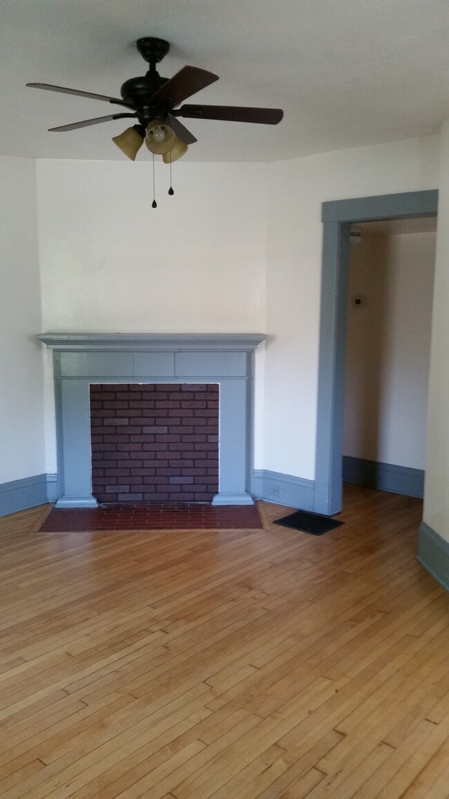 Building Photo - 1130 S Forest Ave