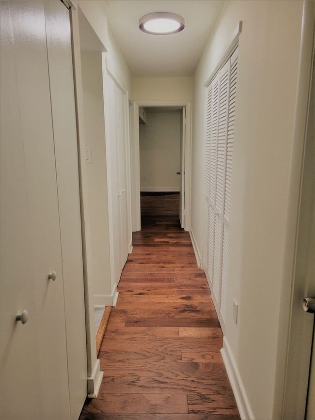 Building Photo - Remodeled 3 Bedroom 2 Bath Condo in Bon Air