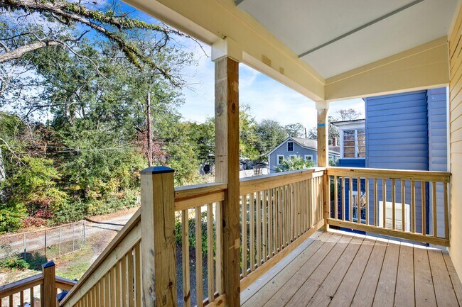 Building Photo - Eastside Beauty