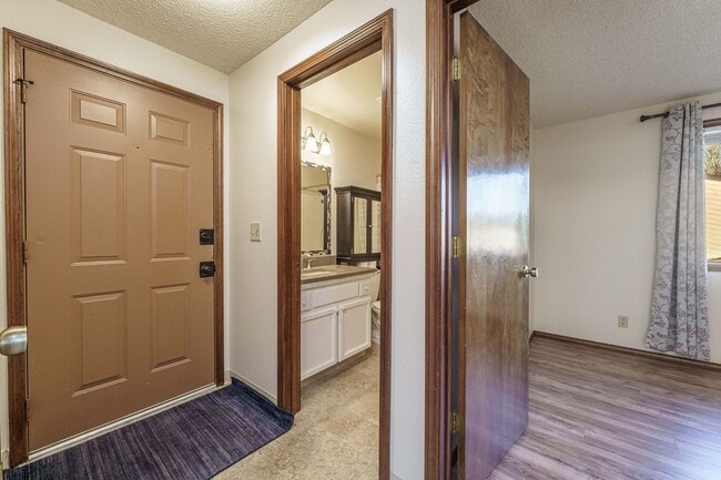 Building Photo - Updated 1 Bed / 1 Bath Upper-Level Condo with Balcony, Garage & A/C — Gated Community!