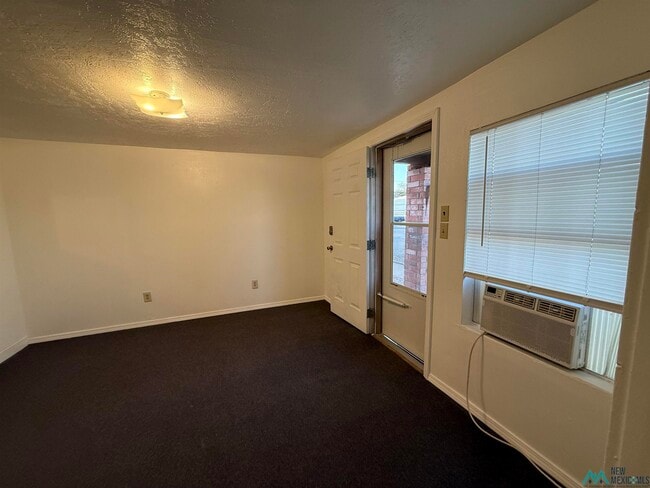 Building Photo - 207 W Chisum Ave