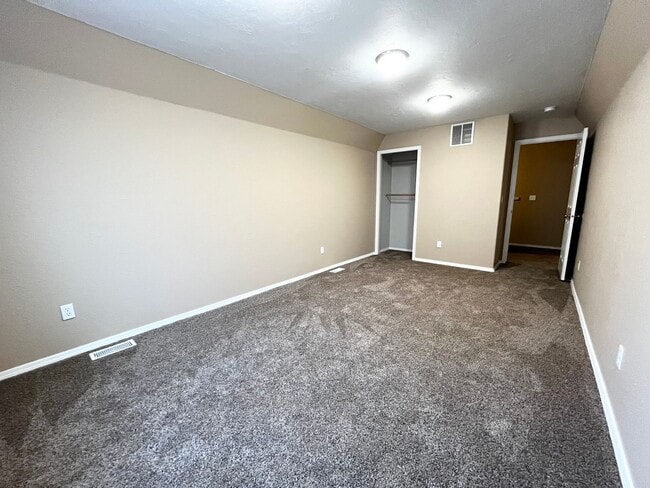 Building Photo - 4 Bedroom Home with Bonus Room Potential & RV Parking!