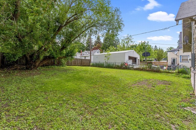 Building Photo - Charming 4 Bed, 2 Bath Home in Spokane!