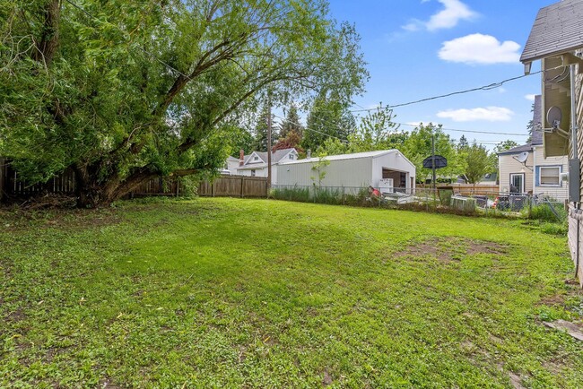 Building Photo - Darling 4 Bed, 2 Bath Home in Spokane!