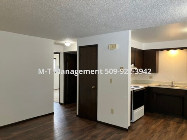 Building Photo - South Valley ground floor 2 br/1 bath four...