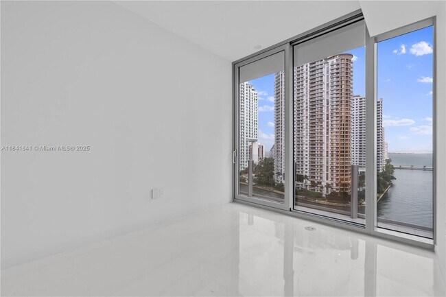 Building Photo - 300 Biscayne Blvd Way