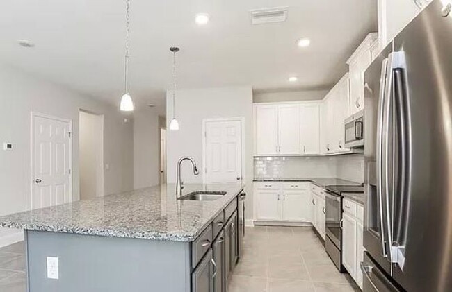 Building Photo - 12069 Bridgehampton Rd
