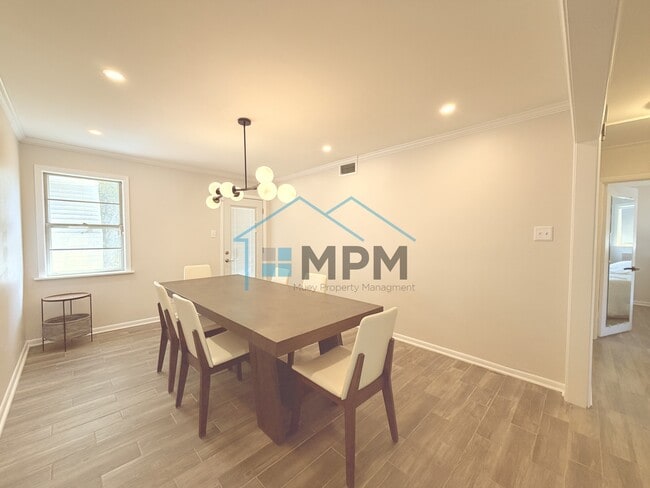 Building Photo - 1706 Lexington Ave