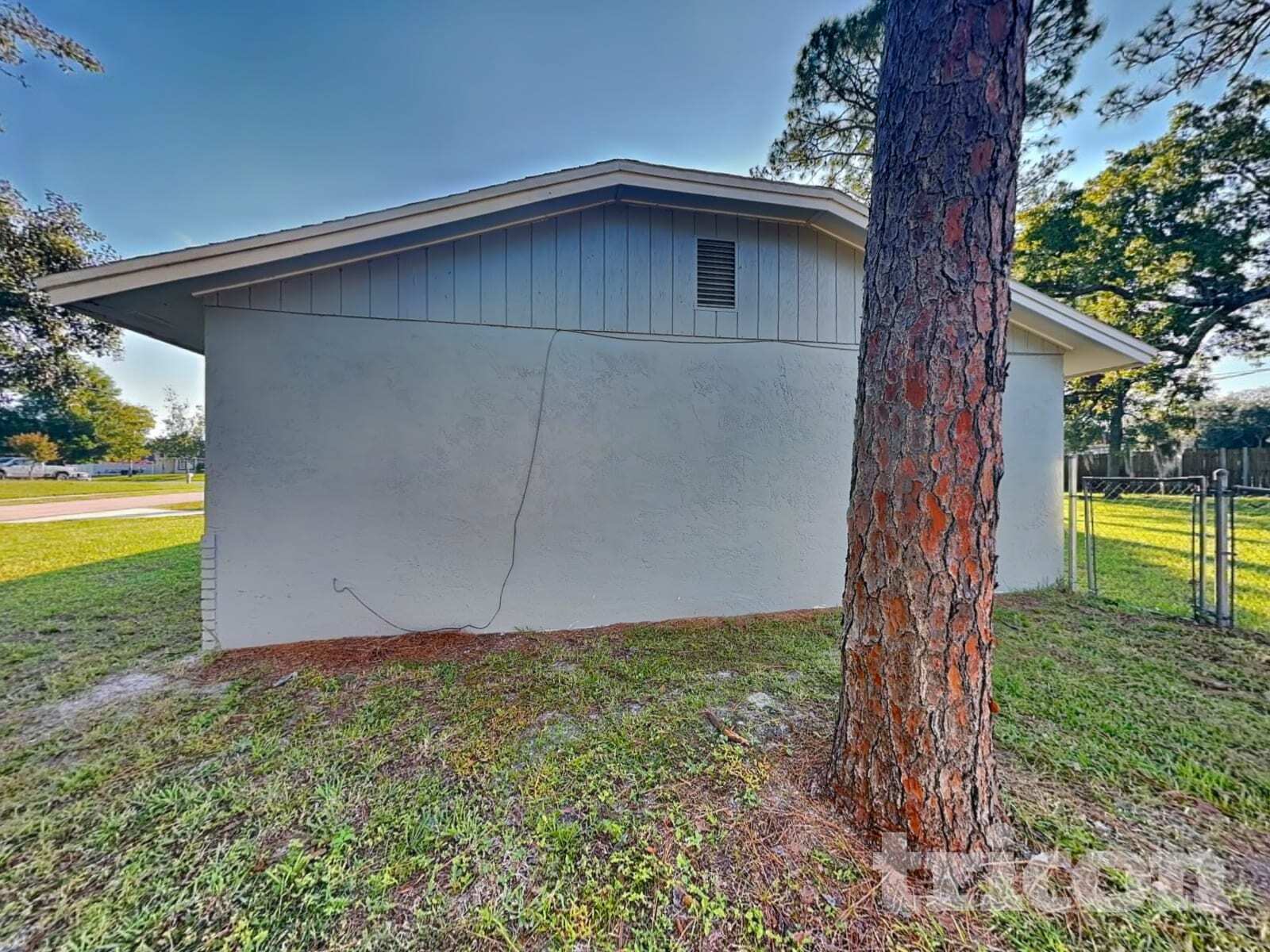 Building Photo - 3181 Clewiston St