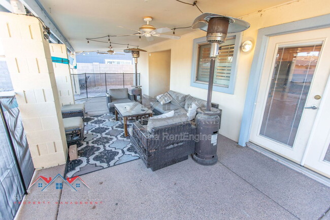 Building Photo - 1735 W Pampa Ave