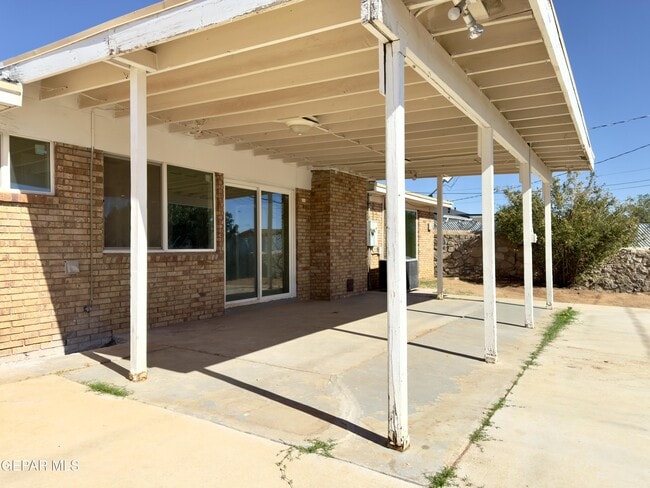 Building Photo - 5208 La Taste Ave