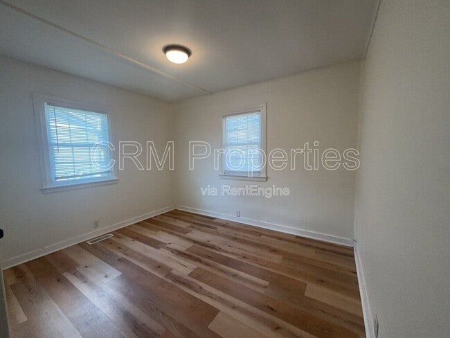 Building Photo - 1303 S Purdum St