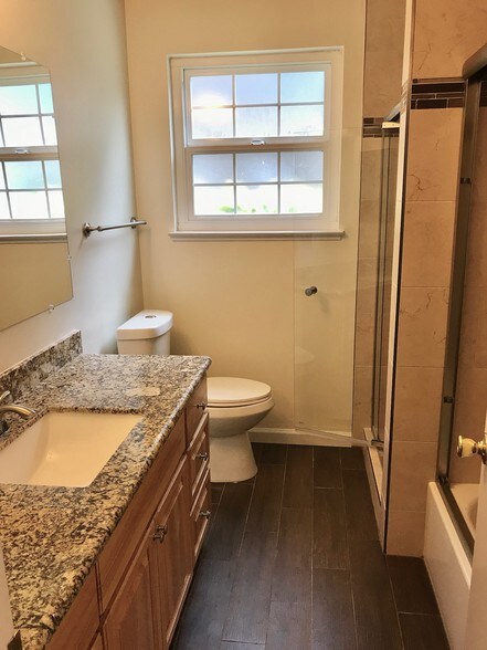 Building Photo - 977 Mangrove Ave