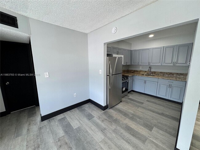 Building Photo - 3300 S Dixie Hwy