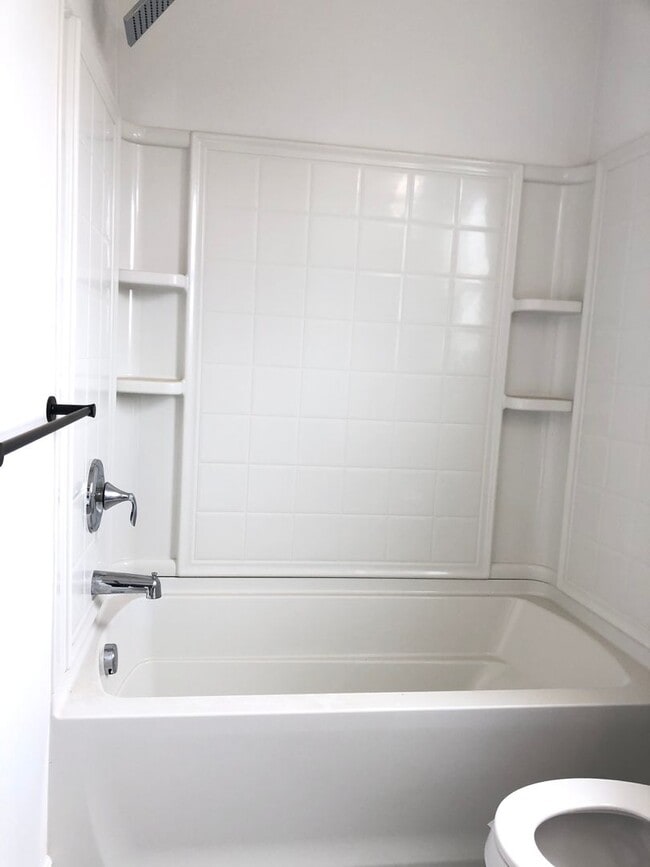 Building Photo - Southwest Bakersfield Home