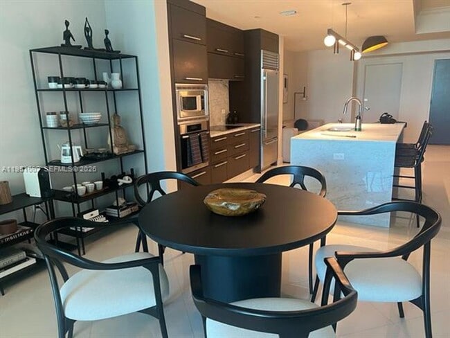 Building Photo - 900 Biscayne Blvd