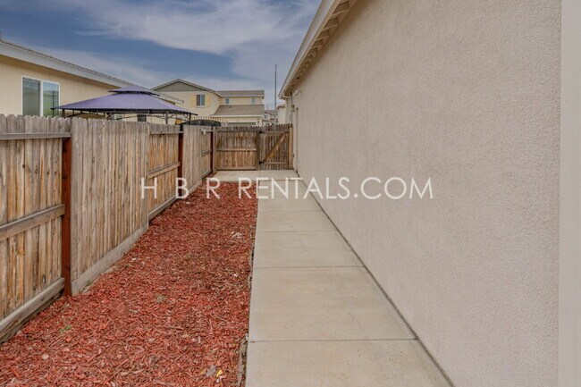 Building Photo - Modern & Spacious SINGLE STORY 4-Bedroom Home in Manteca – Fresh Updates & Comfortable Living