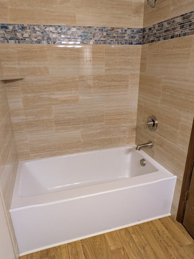 Building Photo - 352 Ponderosa St