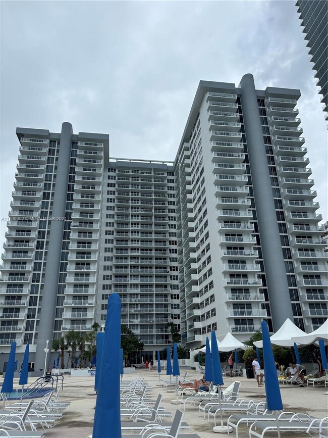 Building Photo - 2030 S Ocean Dr