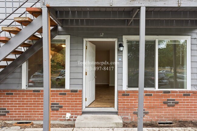 Building Photo - 706 NE 99th Ave