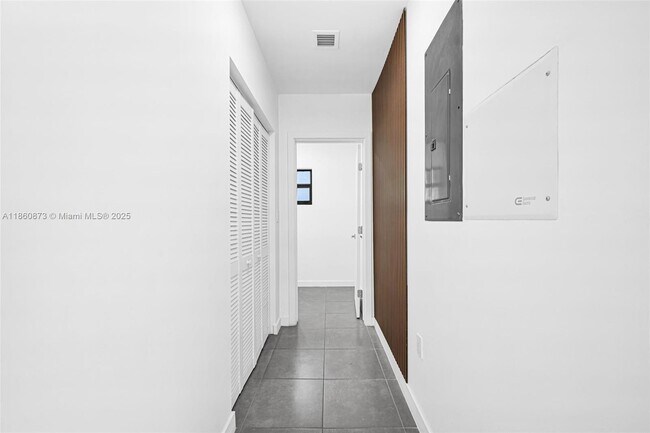 Building Photo - 18750 SW 117th Ave