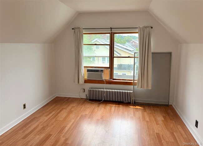 Building Photo - 12 Villard Ave
