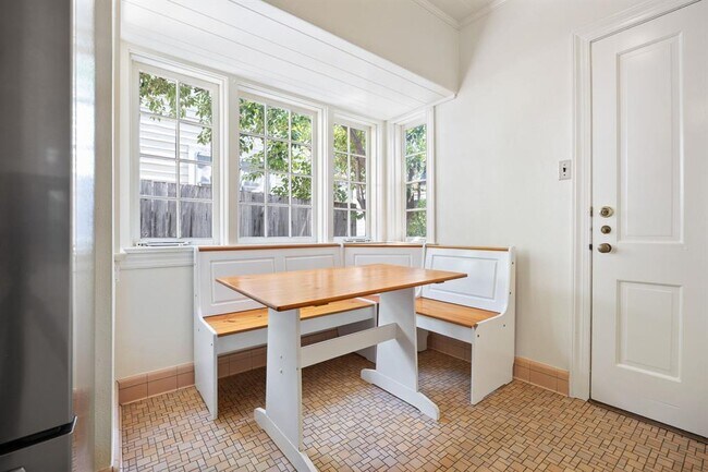 Building Photo - 610 Rathervue Pl