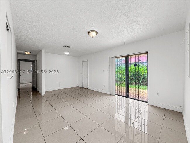 Building Photo - 9103 SW 38th St