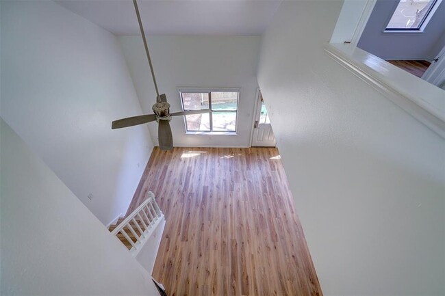 Building Photo - 512 Eberhart Ln