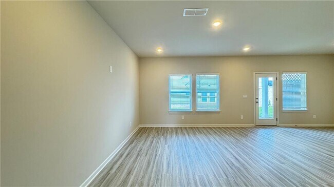 Building Photo - 694 Gabby Pt