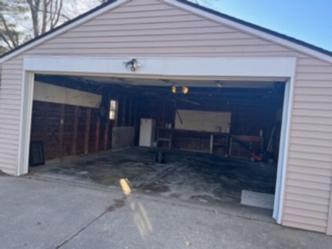 Building Photo - Single Family 2 bedroom 2 bath in LeClaire