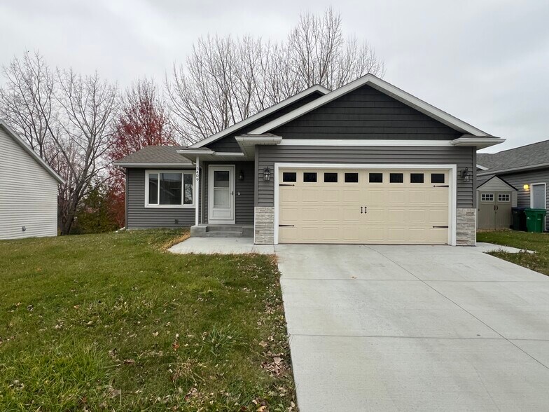 Building Photo - 5409 King Arthur Dr NW