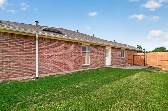 Building Photo - 23914 Glengate Dr