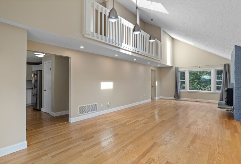 Building Photo - 134 Russet Ln