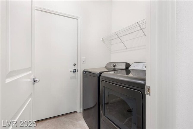Building Photo - Single Story 3 bedroom, 2 bath home in the...