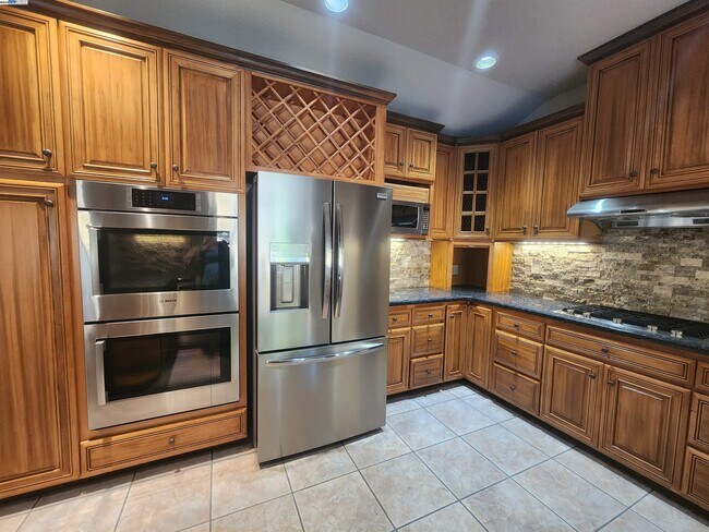 Building Photo - 1127 Mataro Ct