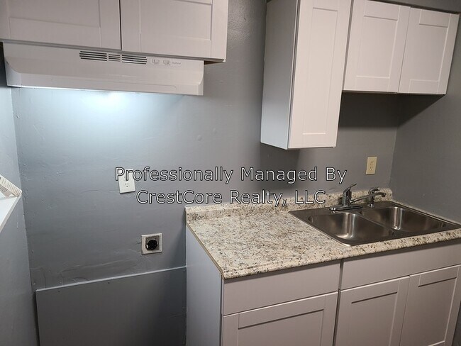 Building Photo - 948 Stafford Ave