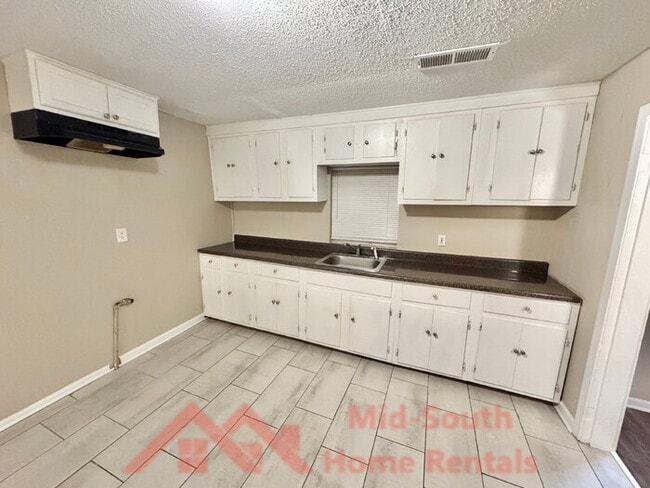 Building Photo - 1761 Winston Dr