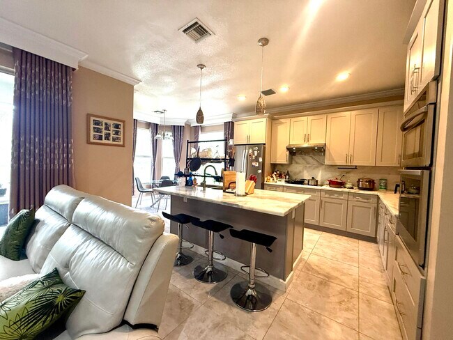 Building Photo - 1763 SW Newport Cir