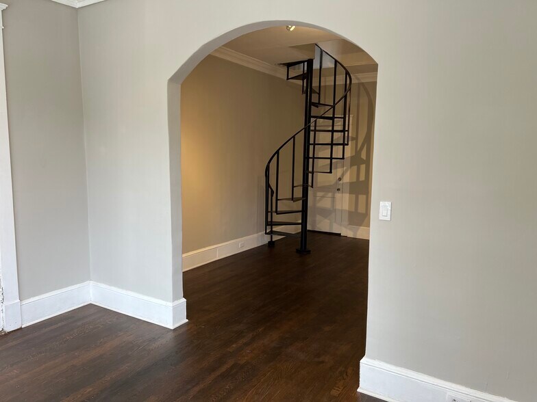 Building Photo - 1170 Monroe Dr NE