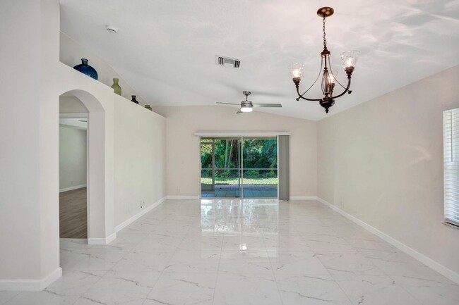 Building Photo - 5033 S La Sedona Cir