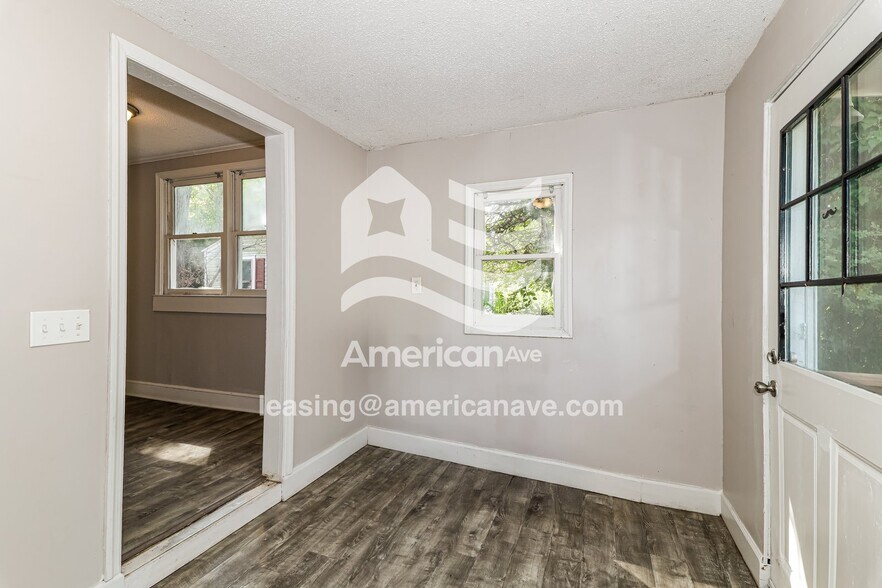 Building Photo - 207 Branham St
