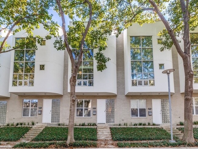 Building Photo - 3352 Miro Pl