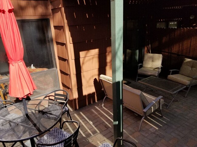 Building Photo - 2 Bed, 2.5 Bath Townhouse near NAU/CCC!! S...